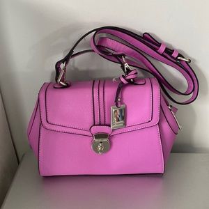 New beautiful pink bag-smoke free home